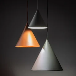 Lampadari Moderni-Selezionato da Mazzolaluce Lampadario moderno coni multicolor per soggiorno