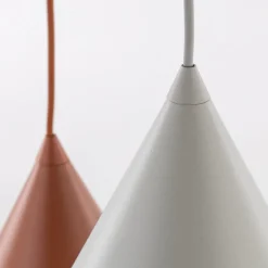 Lampadari Moderni-Selezionato da Mazzolaluce Lampadario moderno coni multicolor per soggiorno