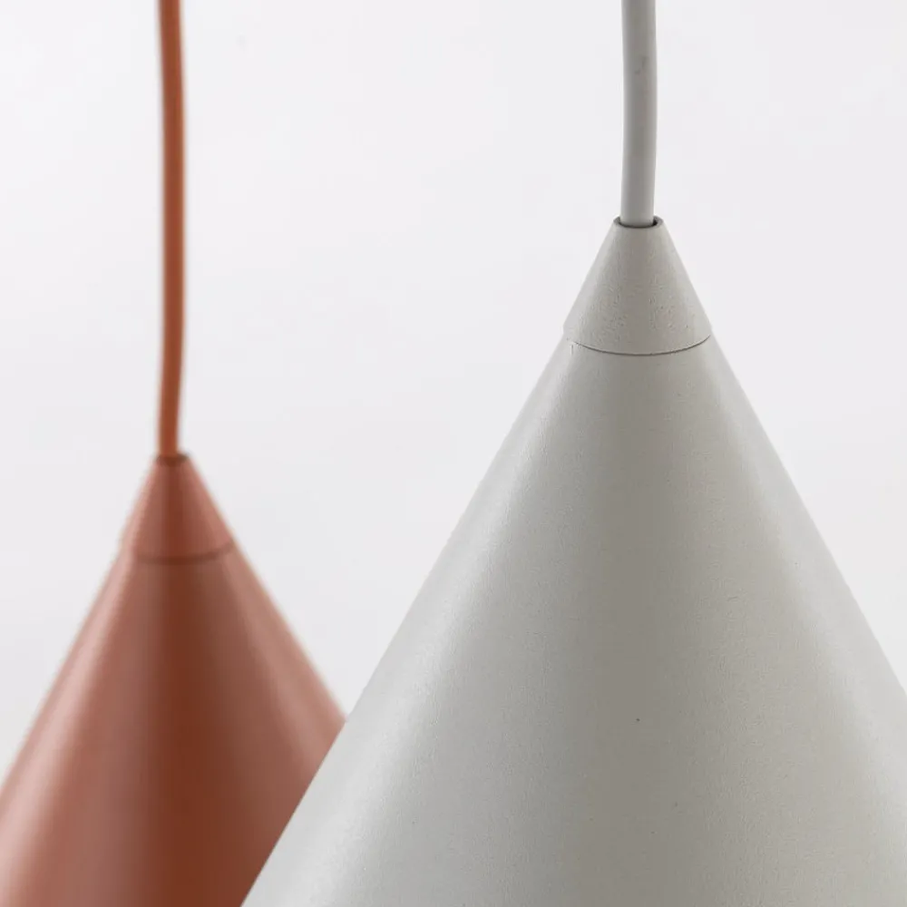 Lampadari Moderni-Selezionato da Mazzolaluce Lampadario moderno coni multicolor per soggiorno