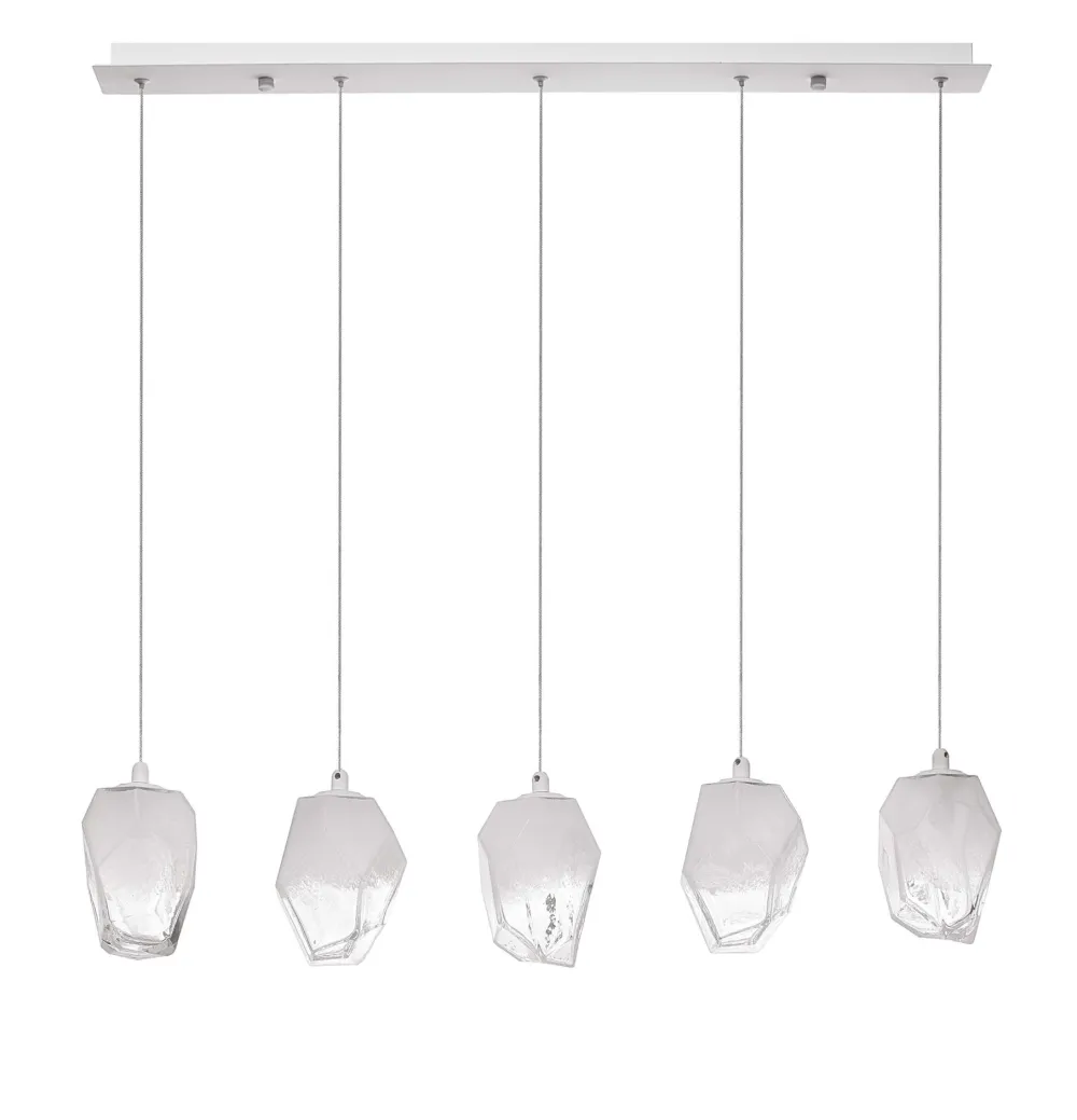 Lampadari Moderni-Selezionato da Mazzolaluce Lampadario moderno con pendenti in vetro per sala da pranzo