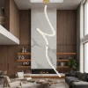 Lampadari Moderni-Selezionato da Mazzolaluce Lampadario moderno design dettagli oro led 3000k vetro bianco opaco e oro