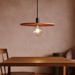 Lampadari Moderni-Selezionato da Mazzolaluce Lampadario moderno hos disco rosso in cemento