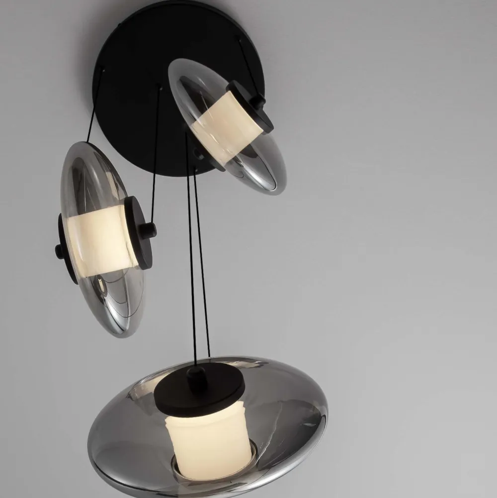 Lampadari Moderni-Selezionato da Mazzolaluce Lampadario moderno led 24w 3000k nero dischi di vetro a grappolo