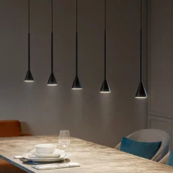 Lampadari Moderni-Selezionato da Mazzolaluce Lampadario moderno nero con pendenti per tavolo soggiorno