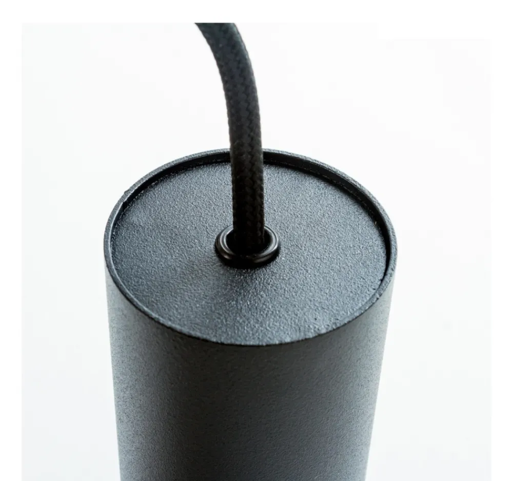 Lampadari Moderni-Selezionato da Mazzolaluce Lampadario moderno nero per salotto design particolare