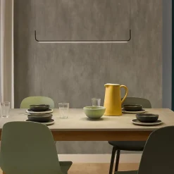 Lampadari Moderni-Selezionato da Mazzolaluce Lampadario moderno orizzontale nero per tavolo da pranzo