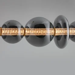 Lampadari Moderni-Selezionato da Mazzolaluce Lampadario moderno orizzontale per soggiorno contemporaneo