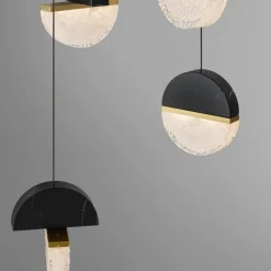 Lampadari Moderni-Selezionato da Mazzolaluce Lampadario moderno 8 pendenti in marmo nero e vetro elegante per tavolo sala da pranzo