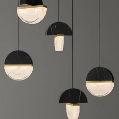 Lampadari Moderni-Selezionato da Mazzolaluce Lampadario moderno 8 pendenti in marmo nero e vetro elegante per tavolo sala da pranzo