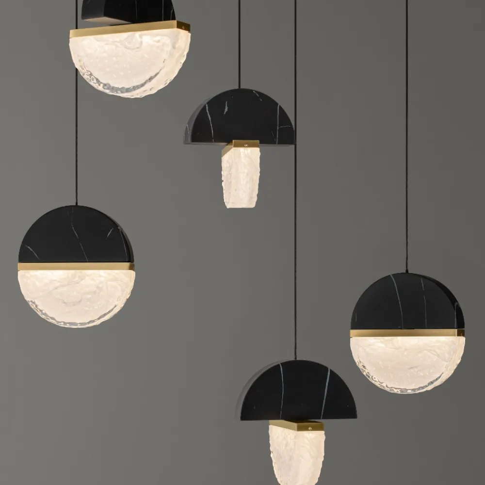 Lampadari Moderni-Selezionato da Mazzolaluce Lampadario moderno 8 pendenti in marmo nero e vetro elegante per tavolo sala da pranzo