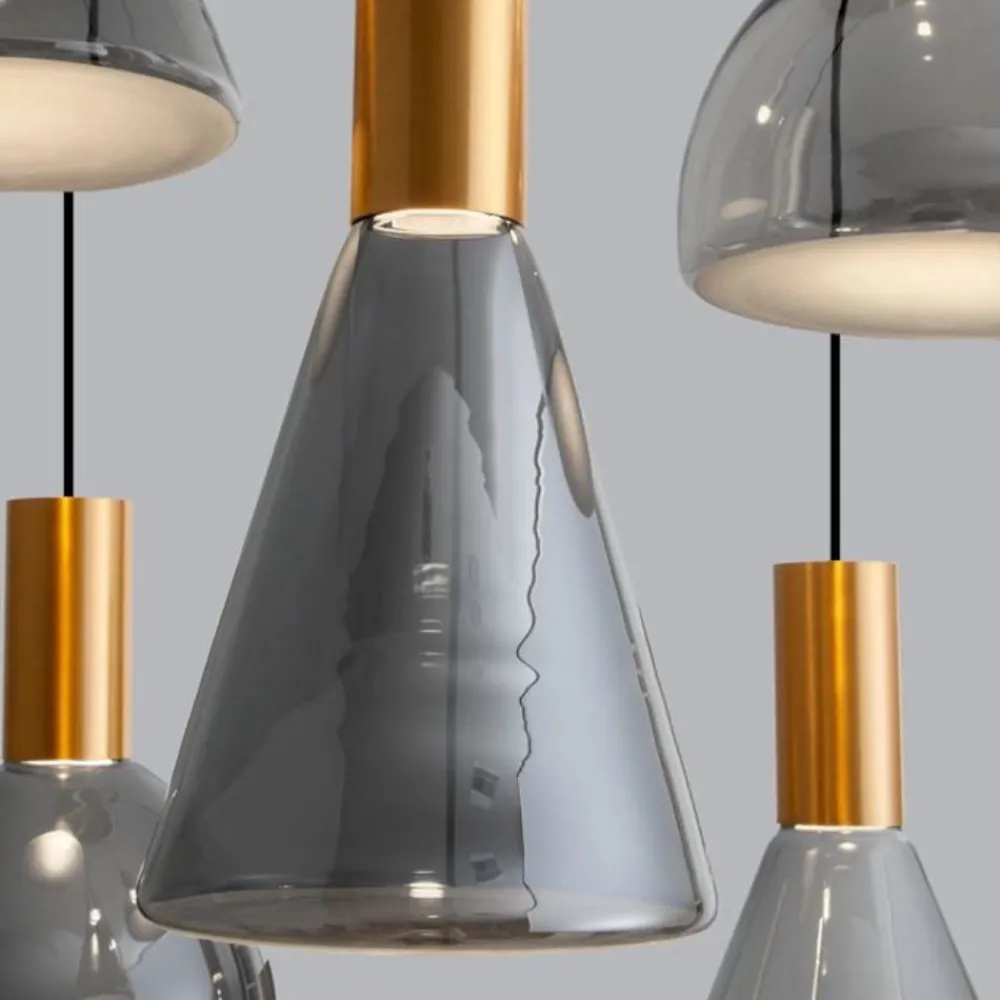 Lampadari Moderni-Selezionato da Mazzolaluce Lampadario moderno per salotto struttura oro 6 vetri pendenti