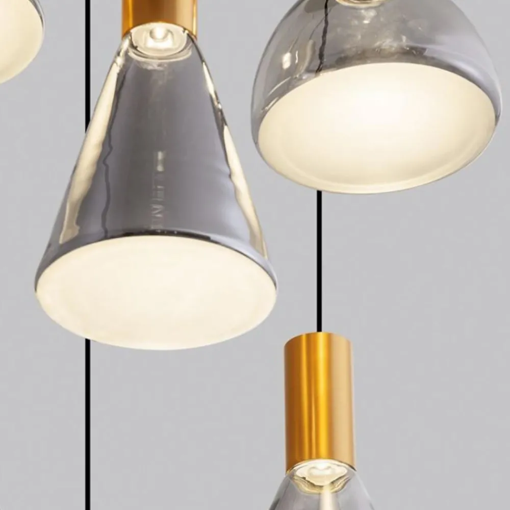 Lampadari Moderni-Selezionato da Mazzolaluce Lampadario moderno per salotto struttura oro 6 vetri pendenti