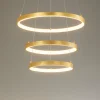 Lampadari Moderni-Selezionato da Mazzolaluce Lampadario moderno per salotto 3 anelli led 3000k dimmerabile foglia oro