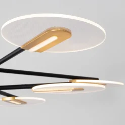 Lampadari Moderni-Selezionato da Mazzolaluce Lampadario moderno per soggiorno nero e oro led 3000k
