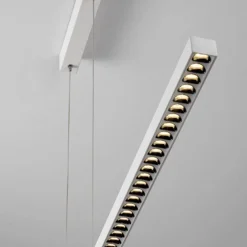 Lampadari Moderni-Selezionato da Mazzolaluce Lampadario moderno per tavolo da pranzo bianco led 3000k dimmerabile
