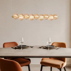 Lampadari Moderni-Selezionato da Mazzolaluce Lampadario moderno per tavolo da pranzo vetro ambra led 3000k