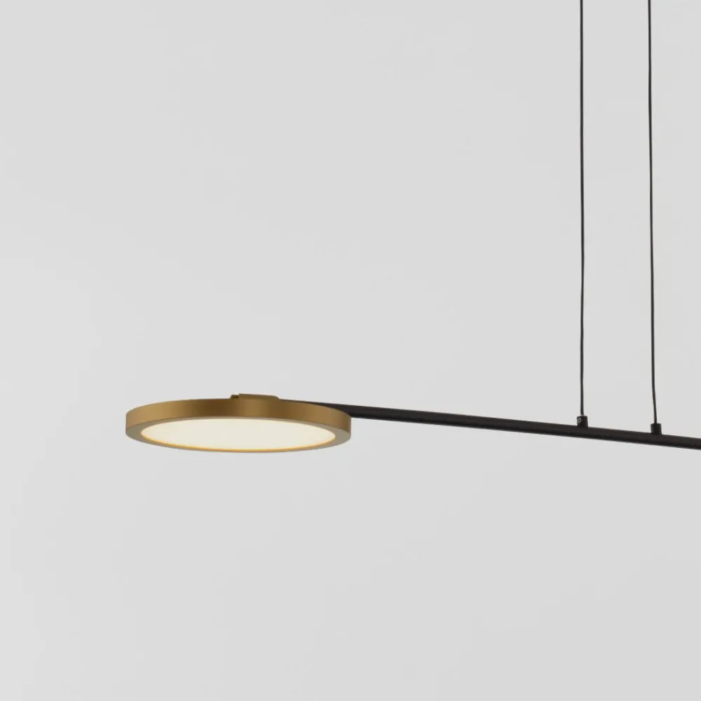 Lampadari Moderni-Selezionato da Mazzolaluce Lampadario moderno per tavolo da pranzo nero oro led 3000k luci orientabili