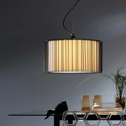Lampadari Moderni-Selezionato da Mazzolaluce Lampadario moderno struttura nera paralume bianco