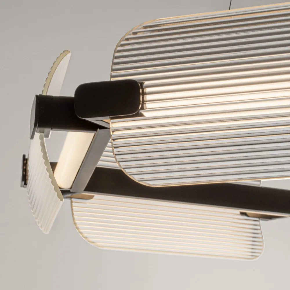 Lampadari Moderni-Selezionato da Mazzolaluce Lampadario nero circolare in vetro design moderno per soggiorno elegante