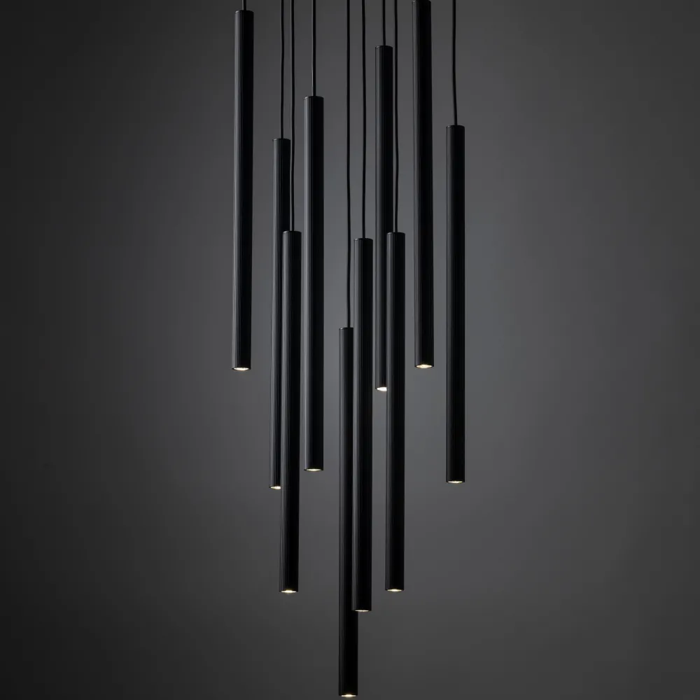 Lampadari Moderni-Selezionato da Mazzolaluce Lampadario nero con cilindri rigati pendenti a sospensione moderno per tavolo soggiorno