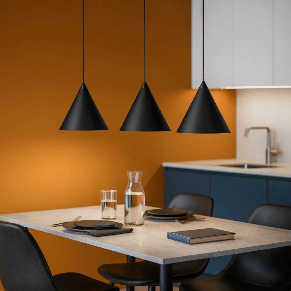 Lampadari Cucina-Selezionato da Mazzolaluce Lampadario nero 3 coni per cucina