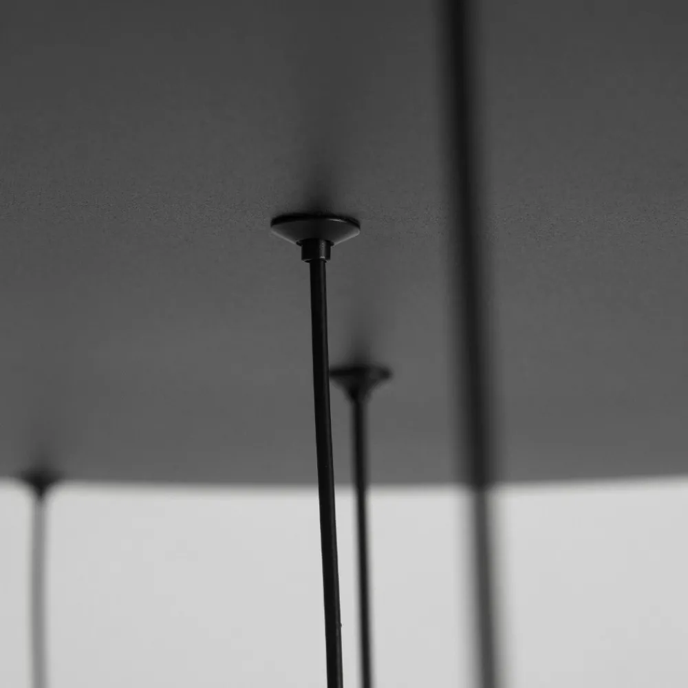 Lampadari Moderni-Selezionato da Mazzolaluce Lampadario nero design pendenti led per soggiorno moderno