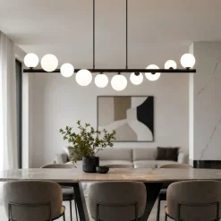 Lampadari Moderni-Selezionato da Mazzolaluce Lampadario nero design sfere vetro bianco per soggiorno moderno
