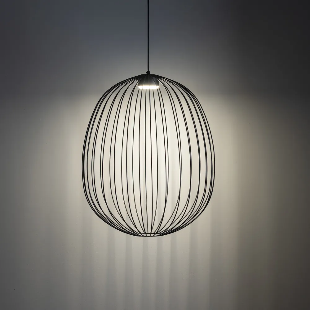 Lampadari Moderni-Selezionato da Mazzolaluce Lampadario nero gabbia di metallo a sospensione design moderno