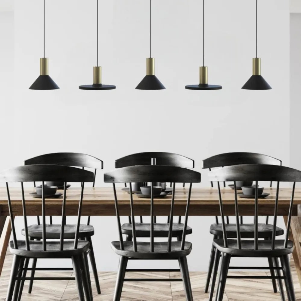 Lampadari Moderni-Selezionato da Mazzolaluce Lampadario nero oro con pendenti per tavolo in soggiorno