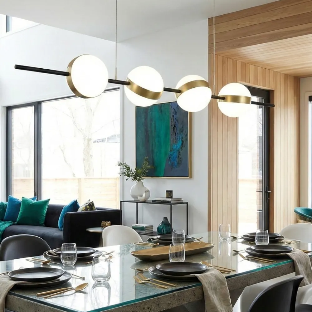 Lampadari Moderni-Selezionato da Mazzolaluce Lampadario nero oro orizzontale con sfere per soggiorno moderno
