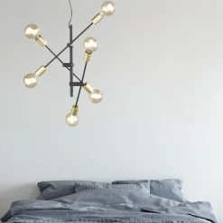 Lampadari Moderni-Selezionato da Mazzolaluce Lampadario nero oro per soggiorno design minimal