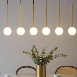 Lampadari Moderni-Selezionato da Mazzolaluce Lampadario nero oro sfere di vetro bianco per tavolo soggiorno