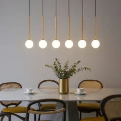 Lampadari Moderni-Selezionato da Mazzolaluce Lampadario nero oro sfere di vetro bianco per tavolo soggiorno