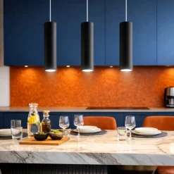 Lampadari Cucina-Selezionato da Mazzolaluce Lampadario nero per tavolo cucina 3 cilindri