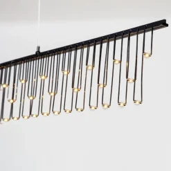 Lampadari Moderni-Selezionato da Mazzolaluce Lampadario nero stelle cadenti led per soggiorno
