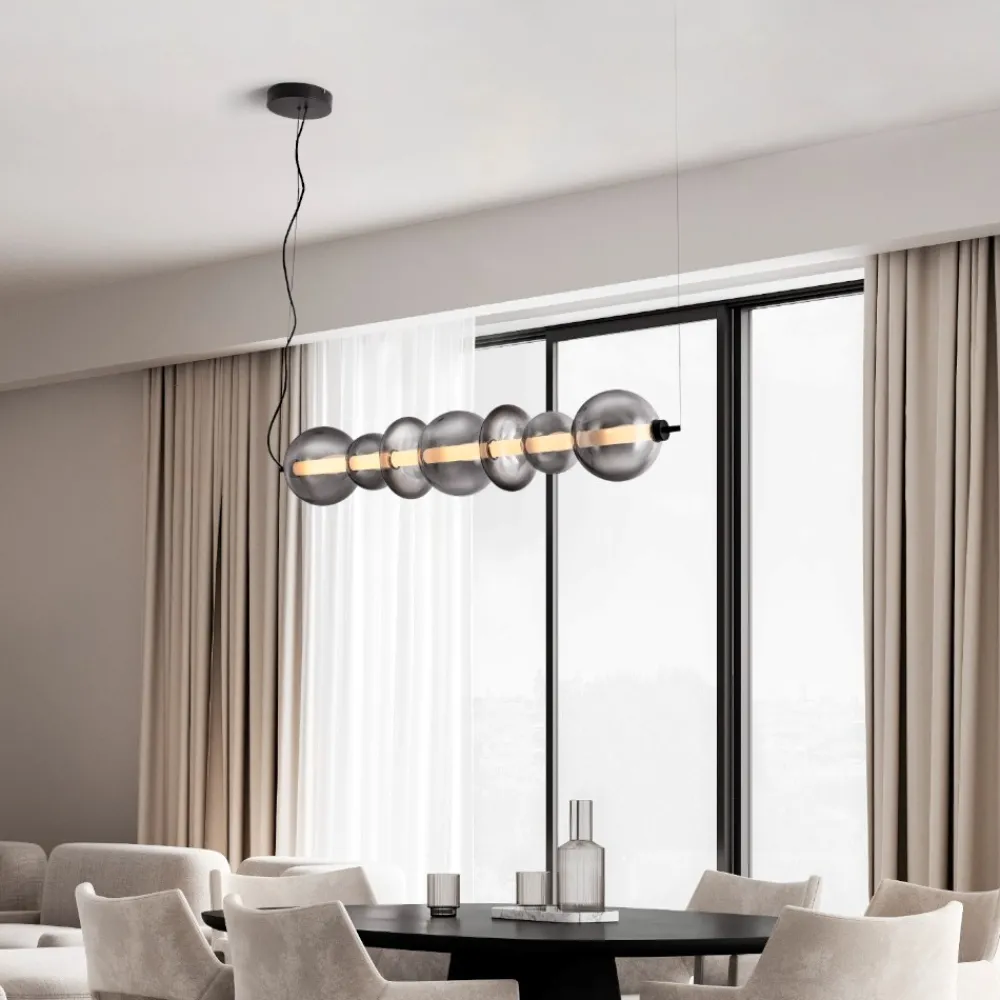Lampadari Moderni-Selezionato da Mazzolaluce Lampadario orizzontale moderno con sfere di vetro per soggiorno