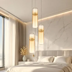 Lampadario Camera Da Letto-Selezionato da Mazzolaluce Lampadario oro con capsule pendenti in vetro ambra per camera da letto moderna