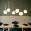 Lampadari Moderni-Selezionato da Mazzolaluce Lampadario oro nero multi sfere vetro bianco