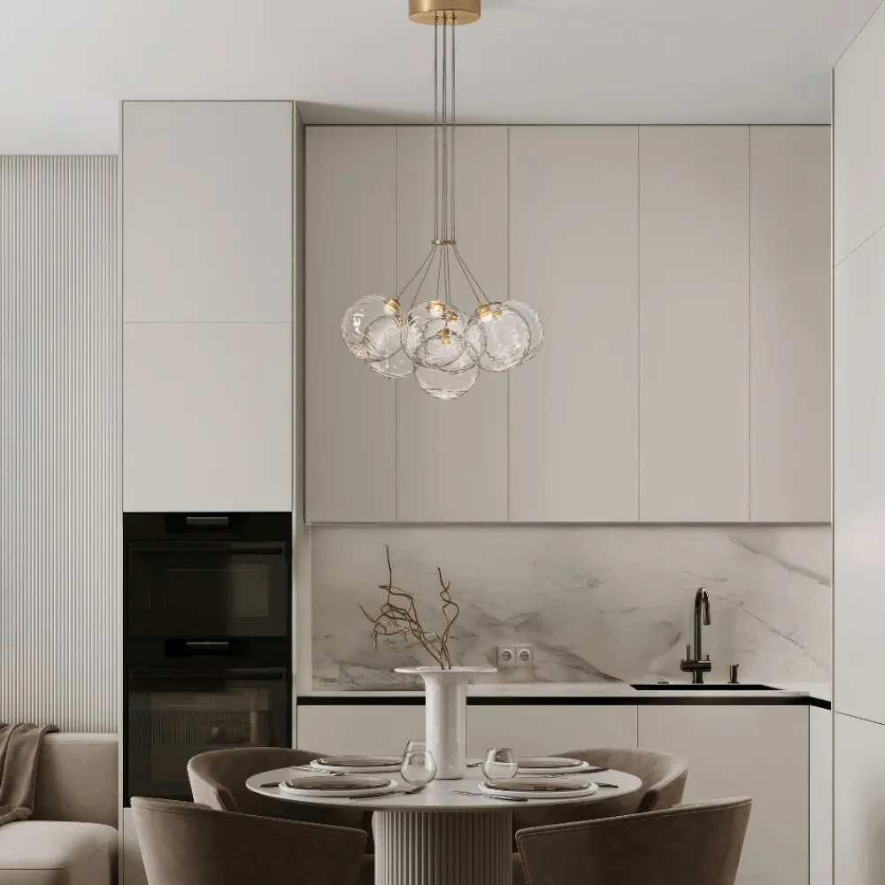 Lampadari Moderni-Selezionato da Mazzolaluce Lampadario oro sfere raggruppate trasparenti ondulate per sala da pranzo contemporanea