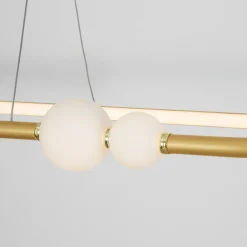 Lampadari Moderni-Selezionato da Mazzolaluce Lampadario ovale oro per soggiorno moderno
