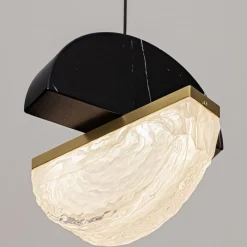 Lampadari Moderni-Selezionato da Mazzolaluce Lampadario 3 pendenti a sospensione marmo nero vetro effetto nuvola per sala da pranzo moderna
