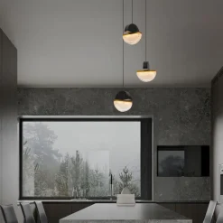Lampadari Moderni-Selezionato da Mazzolaluce Lampadario 3 pendenti a sospensione marmo nero vetro effetto nuvola per sala da pranzo moderna