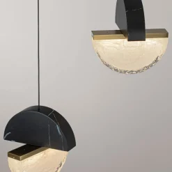 Lampadari Moderni-Selezionato da Mazzolaluce Lampadario 3 pendenti a sospensione marmo nero vetro effetto nuvola per sala da pranzo moderna