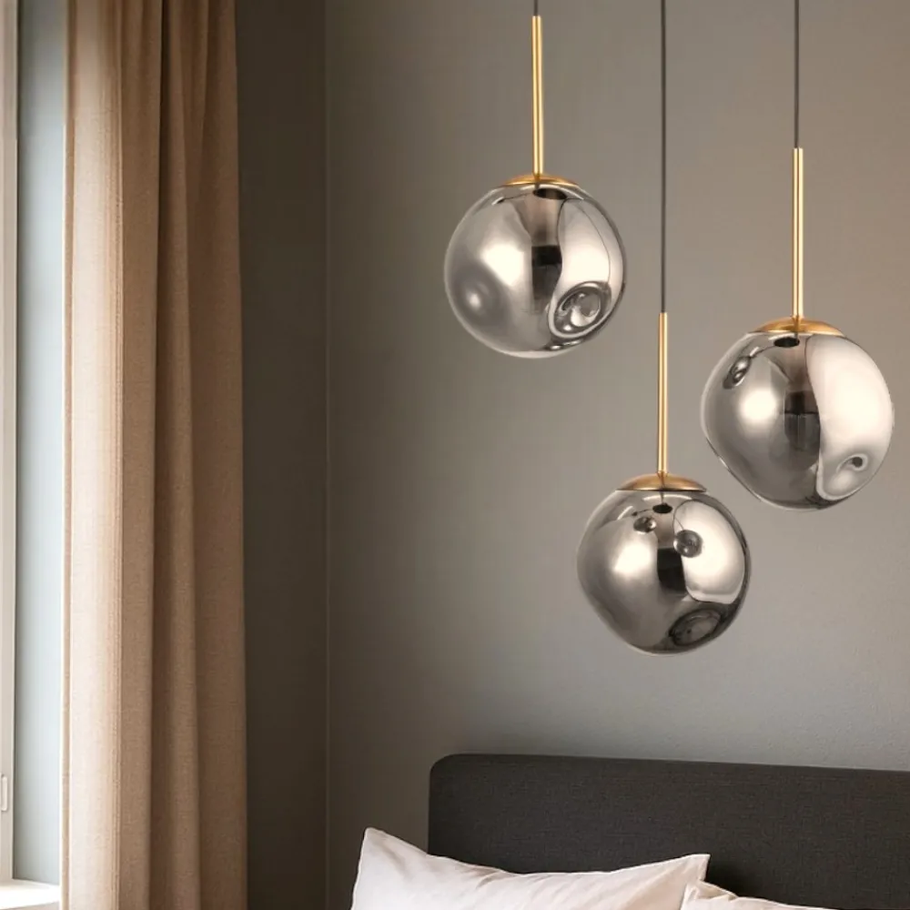 Lampadario Camera Da Letto-Selezionato da Mazzolaluce Lampadario per camera da letto oro sfere vetri fume