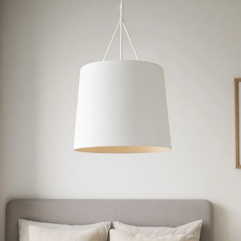 Lampadario Camera Da Letto-Selezionato da Mazzolaluce Lampadario per camera da letto paralume bianco design struttura metallo
