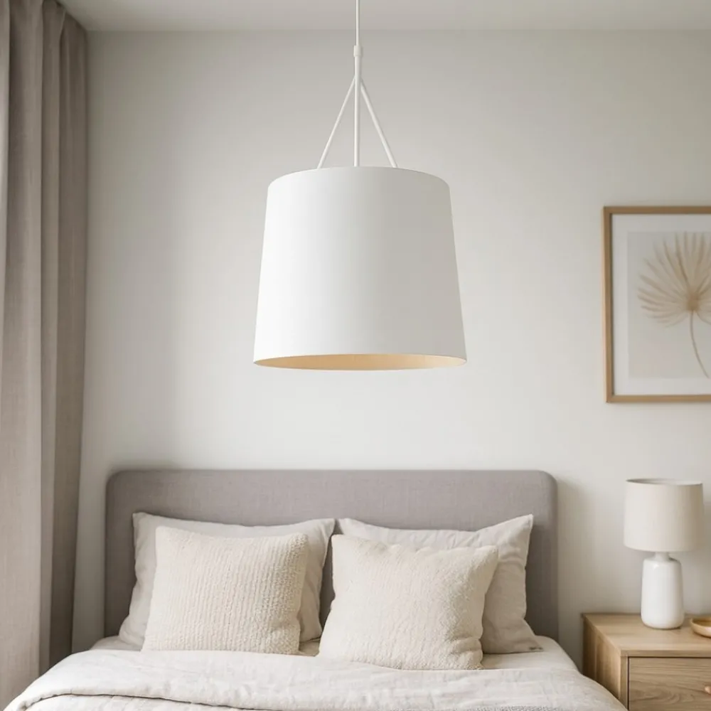 Lampadario Camera Da Letto-Selezionato da Mazzolaluce Lampadario per camera da letto paralume bianco design struttura metallo