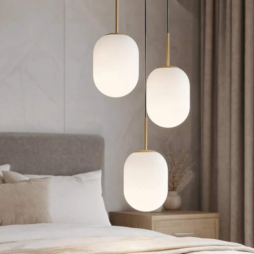 Lampadario Camera Da Letto-Selezionato da Mazzolaluce Lampadario per camera da letto oro vetri sfumati bianchi
