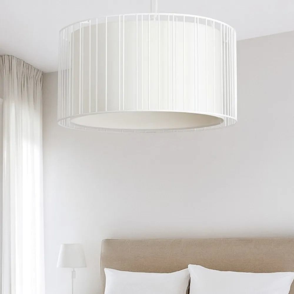 Lampadario Camera Da Letto-Selezionato da Mazzolaluce Lampadario per camera da letto griglia di metallo paralume bianco