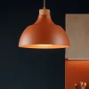 Lampadari Cucina-Selezionato da Mazzolaluce Lampadario per cucina cupola colore mattone legno pino