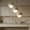 Lampadari Cucina-Selezionato da Mazzolaluce Lampadario per cucina moderna 3 luci pendenti a cupola beige
